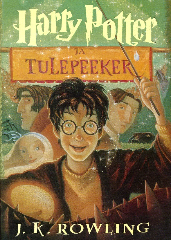Harry Potter ja tulepeeker - Joanne Kathleen Rowling (Varrak, 2000). Illustreeritud kaanel on keskel prillide ja tumedate juustega noormees, kelle taga paistavad kolm teist tegelast ning müstiline olend. Taust on tumesinine ja kaanel domineerivad soojad kollakaspruunid toonid.