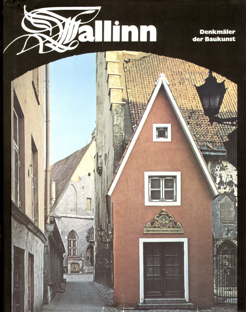 Tallinn - Rasmus Kangropool, Dmitri Bruns (Aurora, 1980). Kaanel on foto Tallinna vanalinna kitsast tänavast, kus domineerib punakaspruun gootilik hoone teraviku kujulise viilkatusega. Fotol on näha keskaegne kivist tänavavaade koos hallide hoonete ja cobblestone-põrandaga.