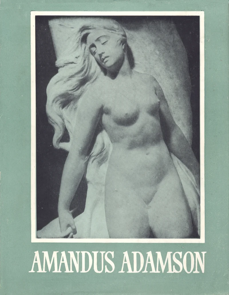 Amandus Adamson - Tiina Nurk (Eesti NSV Kunst, 1960). Helerohelisel taustal asub must-valge foto marmorist või kivist skulptuurist, mis kujutab alasti naisefiguuri lookleva juukstega. Skulptuur on valgustatud külgvalgusega, mis rõhutab materjali tekstuuri ja kuju plastilisust.