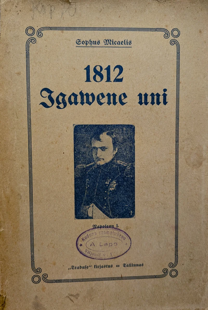 1812 - Sophus Micaëlis (Ühiselu, 1912). Vanamoodne, kulunud kaanekujundus dekoratiivse raamiga, mille keskel on mustvalgel fotol või gravüüril kujutatud Napoleoni-aegses mundris sõjaväelane.