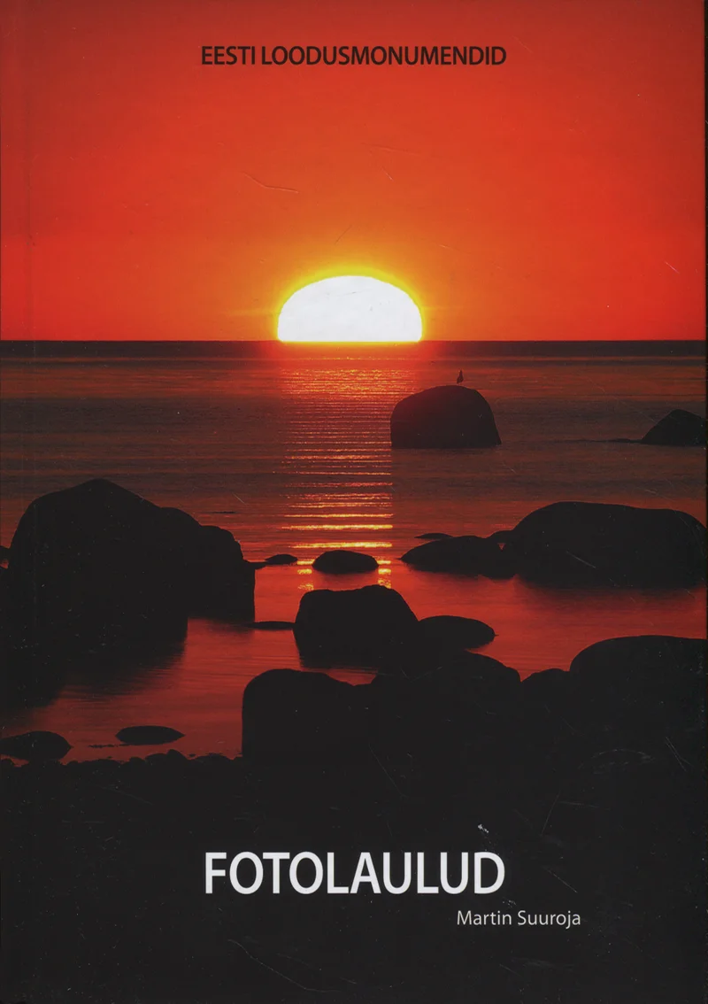 Fotolaulud - Martin Suuroja (GeoTrail KS, 2019). Kaanel on dramaatiline päikeseloojang mere kohal, kus oranžpunane taevas peegeldub vees ning esiplaanil paistavad tumedad kivid rannas. Fotograafiline, looduslik stiil rõhutab Eesti mereäärse maastiku ilu.