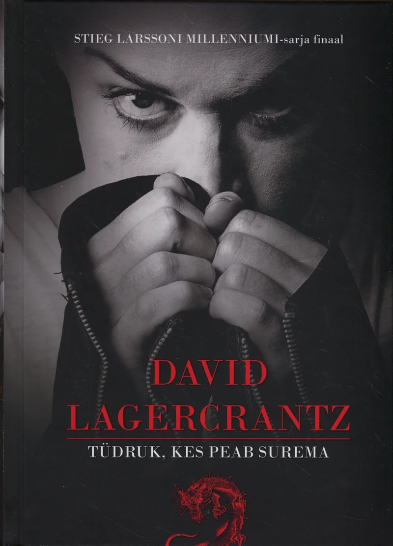 Tüdruk, kes peab surema - David Lagercrantz (Varrak, 2019). Tumeda taustaga must-valge kaanekujundus, millel on lähivõte inimfiguurist, kes hoiab käsi näo ees pingelises poosis. Kaanel on näha ka väike punane draakoni- või monstrikujuline sümbool.