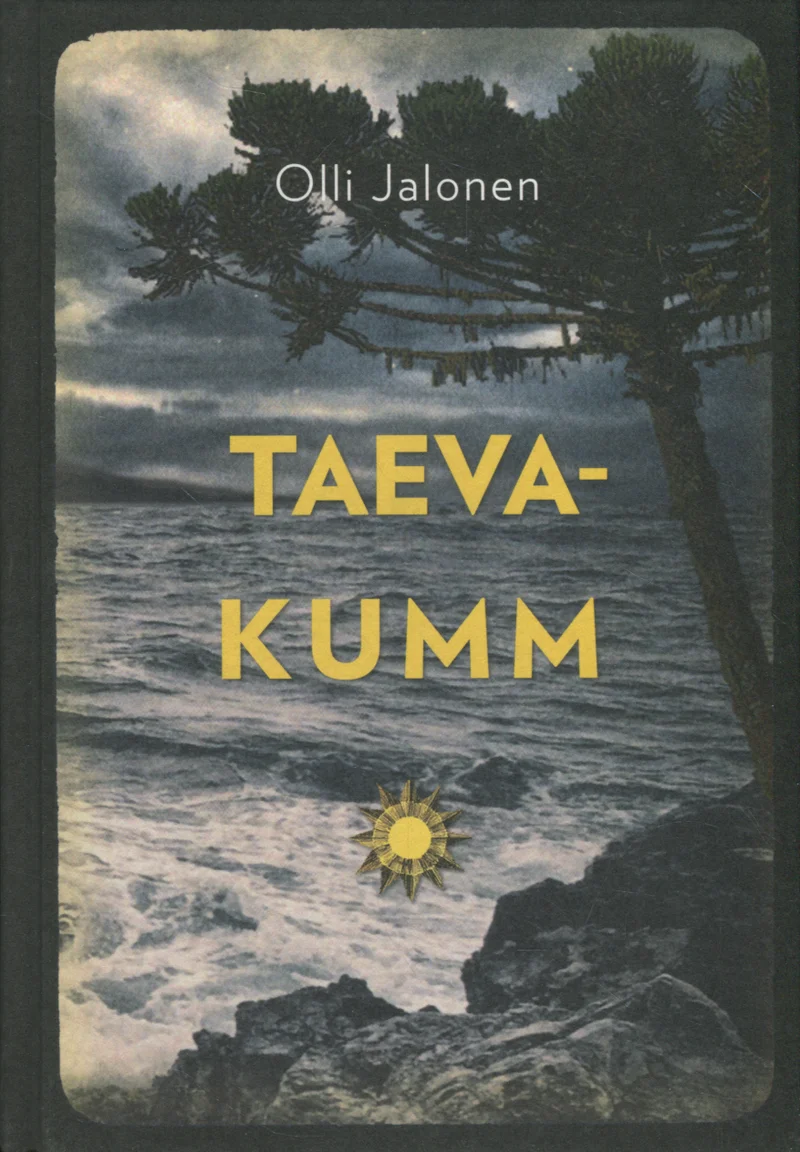 Taevakumm - Olli Jalonen (Hea Lugu, 2019). Kaanel kujutab tumeda tormise taeva all möllavat merd kaljusel rannikul, kus tuul painutab mände. Illustratsioon on teostatud klassikalises realistlikus stiilis soojades pruunides ja hallikassinistes toonides, keskel paistab väike kuldne päikesesümbol.