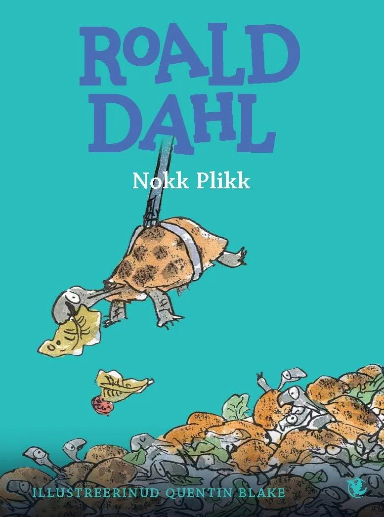 Nokk Plikk - Roald Dahl (Draakon ja Kuu, 2020). Türkiissinisel taustal on koomilises stiilis joonistatud väike lind, kes nokitseb prügihunniku sees, ümbritsetuna erinevate esemete ja prahiga. Illustratsioon on Quentin Blake'i karakteristlikus käepärases ja elava joonega stiilis.