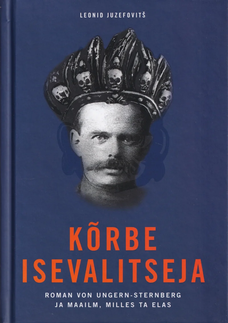 Kõrbe isevalitseja - Leonid Juzefovitš (Postimees, 2021). Tumeroheline kaas, millel on mustvalge ajalooline foto mehest sõjaväevormis ja kaunistatud peakattega, mida ümbritsevad pealuu kujutised. Fotograafia on paigutatud kesksele kohale, andes kaanele dokumentaalse ja ajaloolise ilme.