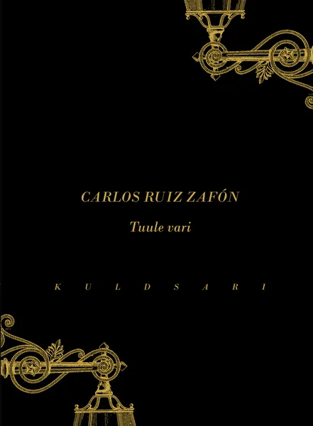 Tuule vari - Carlos Ruiz Zafon (Varrak, 2022). Tume, peaaegu must taust kuldse ornamentaalse kaunistusega — elegantsed kuldjooned moodustavad dekoratiivsed nurgaelemendid ja keskel asuva laterna kujutise. Minimalistlik ja stiilne disain kuldse tüpograafiaga.