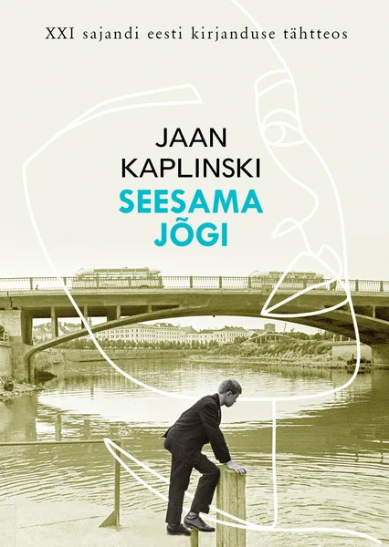 Seesama jõgi - Jaan Kaplinski (Hea Lugu, 2022). Must-valge foto keskealisest mehest, kes seisab silla käsipuu juures ning vaatab alla jõele; taustal paistab linn sillaga. Hele, minimalistlik kujundus soojal kreemjal taustal.