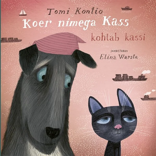 Koer nimega Kass kohtab kassi - Tomi Kontio (Päike ja Pilv, 2022). Pastelsetes roosa- ja halltoonides illustratsioon, kus suur koer punase mütsiga ja väike must kass seisavad kõrvuti, taustal on näha merd ja laevu.