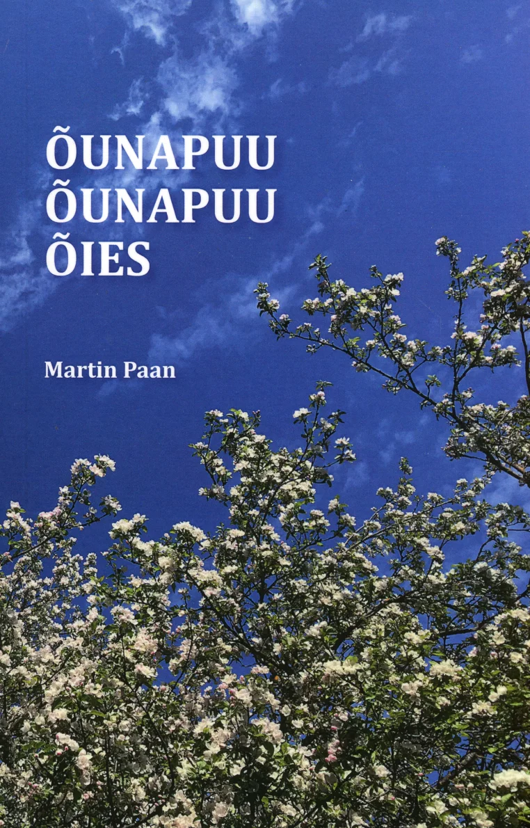 Õunapuu õunapuu õies - Martin Paan (Rahufond, 2022). Foto õitsevast õunapuust, mille valged õiekobarad paistavad selge sinise taeva taustal. Pilt on looduslik ja õrn, tabades kevadist õitsemishetke altvaates.