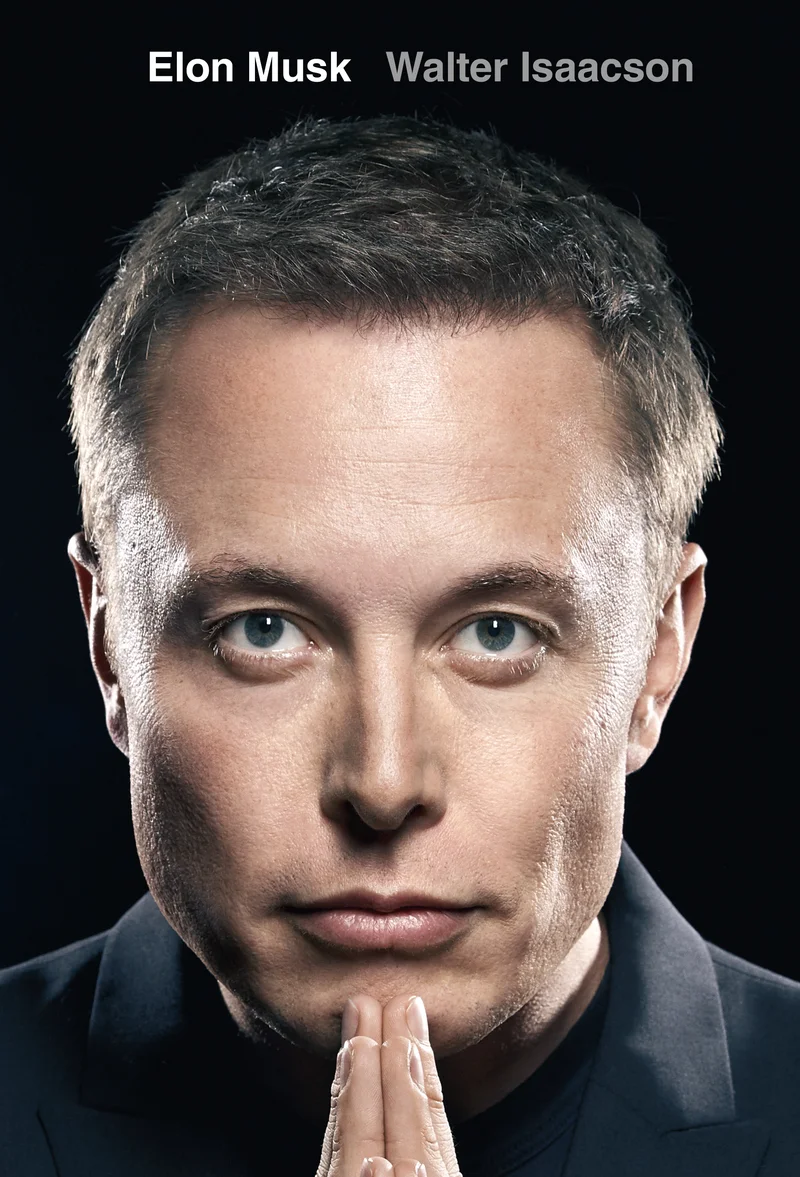 Elon Musk - Walter Isaacson (Helios, 2024). Lähivõte mehe näost, kes hoiab käed palvetavas žestis lõua all ning vaatab otse kaamerasse intensiivse ja tõsise pilguga. Foto on töödeldud tumedate toonidega, andes kaanele dramaatilise ja võimsa ilme.