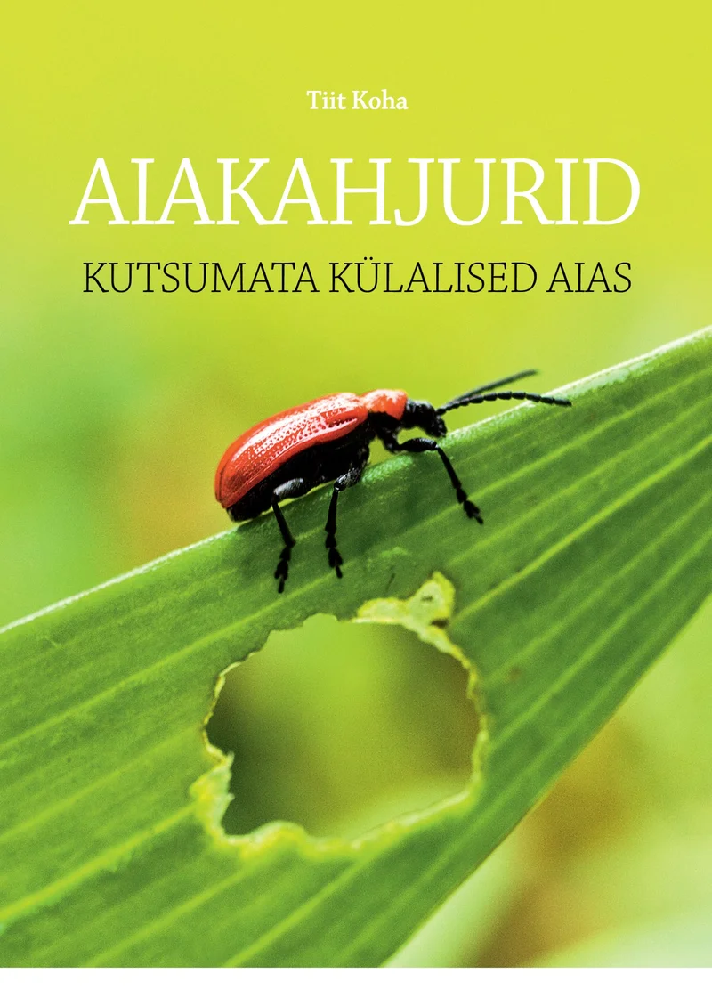 Aiakahjurid - Tiit Koha (Menu, 2024). Fotorealistlik lähivõte erkpunasest mardikast rohelisel lehel, millel on näha iseloomulikud söömisaugud. Taust on pehme ja udune, tuues putuka selgelt esile.