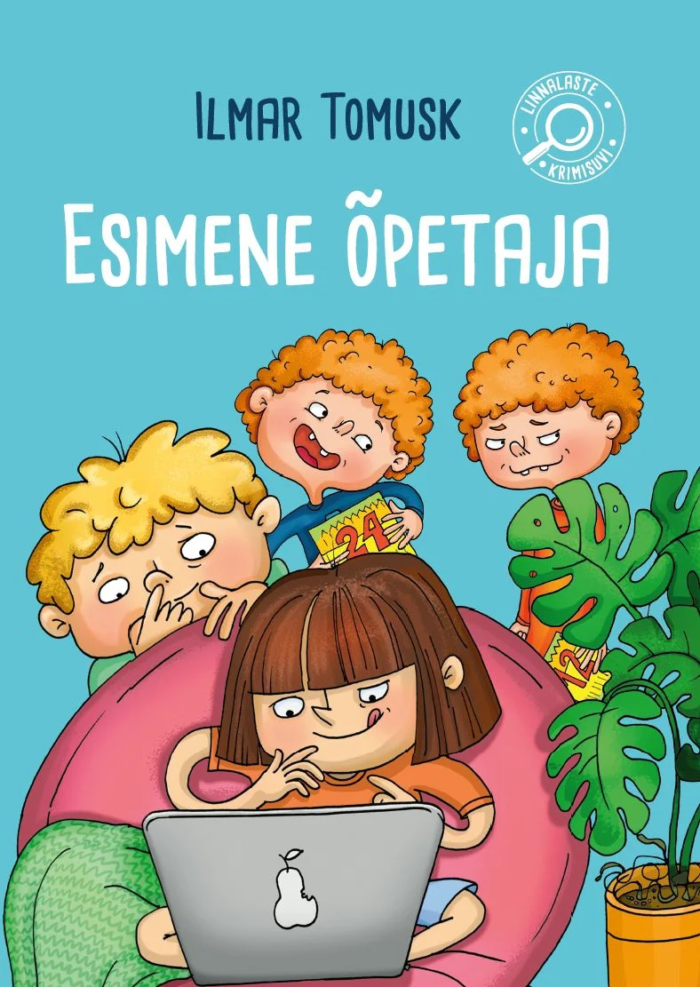 Esimene õpetaja - Ilmar Tomusk (Tammerraamat, 2026). Värvikas joonistatud illustratsioon, kus kolm last vaatavad uudishimulikult üle tüdruku õla, kes istub roosas toolis ja töötab sülearvutiga. Taustal on roheline toataim ning pilt on särava ja sõbraliku laste raamatule omase stiiliga.