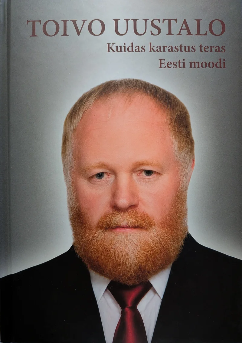 Kuidas karastus teras Eesti moodi - Toivo Uustalo (2026). Kaanel on keskealise punakashabe mehega ametlik portreefoto, mees kannab tumedat ülikonda ja lipsu. Foto on tõsise ja ametliku õhkkonnaga, taust on hall.