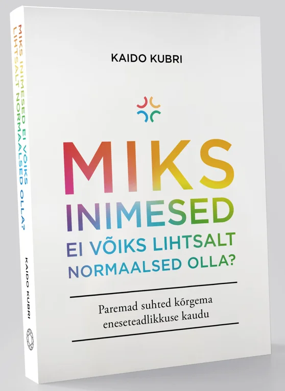 Miks inimesed ei võiks lihtsalt normaalsed olla? - Kaido Kubri (Edu Kirjastus, 2024). Valge kaas värvilise gradientkirjaga, kus pealkiri on esitatud erksat roosa-oranži-sinist värviüleminekut kasutades. Minimalistlik ja puhas kujundus väikese sümboolikaga tiitli kohal.